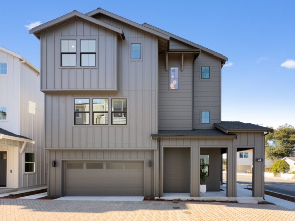 44 Sunnyside Avenue
